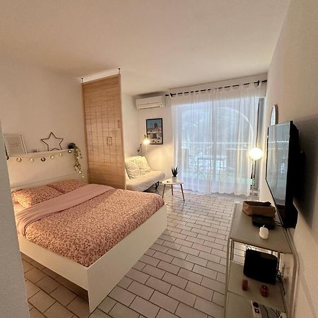 Studio Sur Le Port De Hyeres - A 2Min Des Plages, Clim & Balcon Eksteriør bilde