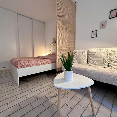 Studio Sur Le Port De Hyeres - A 2Min Des Plages, Clim & Balcon Eksteriør bilde