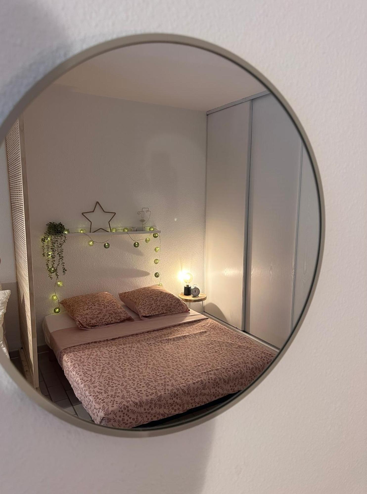 Studio Sur Le Port De Hyeres - A 2Min Des Plages, Clim & Balcon Eksteriør bilde