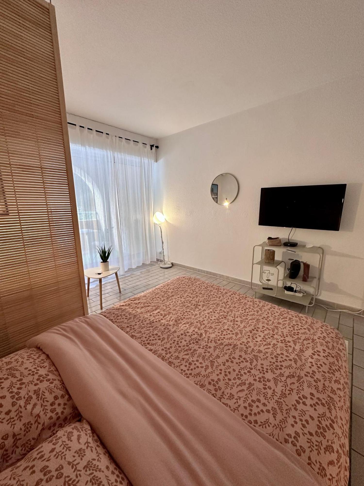 Studio Sur Le Port De Hyeres - A 2Min Des Plages, Clim & Balcon Eksteriør bilde