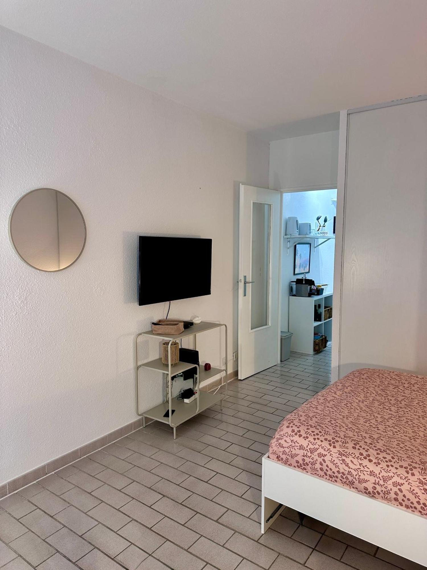 Studio Sur Le Port De Hyeres - A 2Min Des Plages, Clim & Balcon Eksteriør bilde