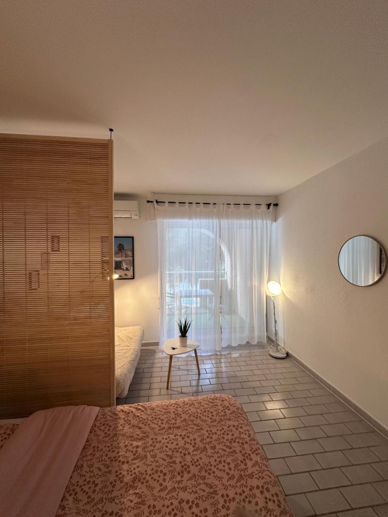 Studio Sur Le Port De Hyeres - A 2Min Des Plages, Clim & Balcon Eksteriør bilde