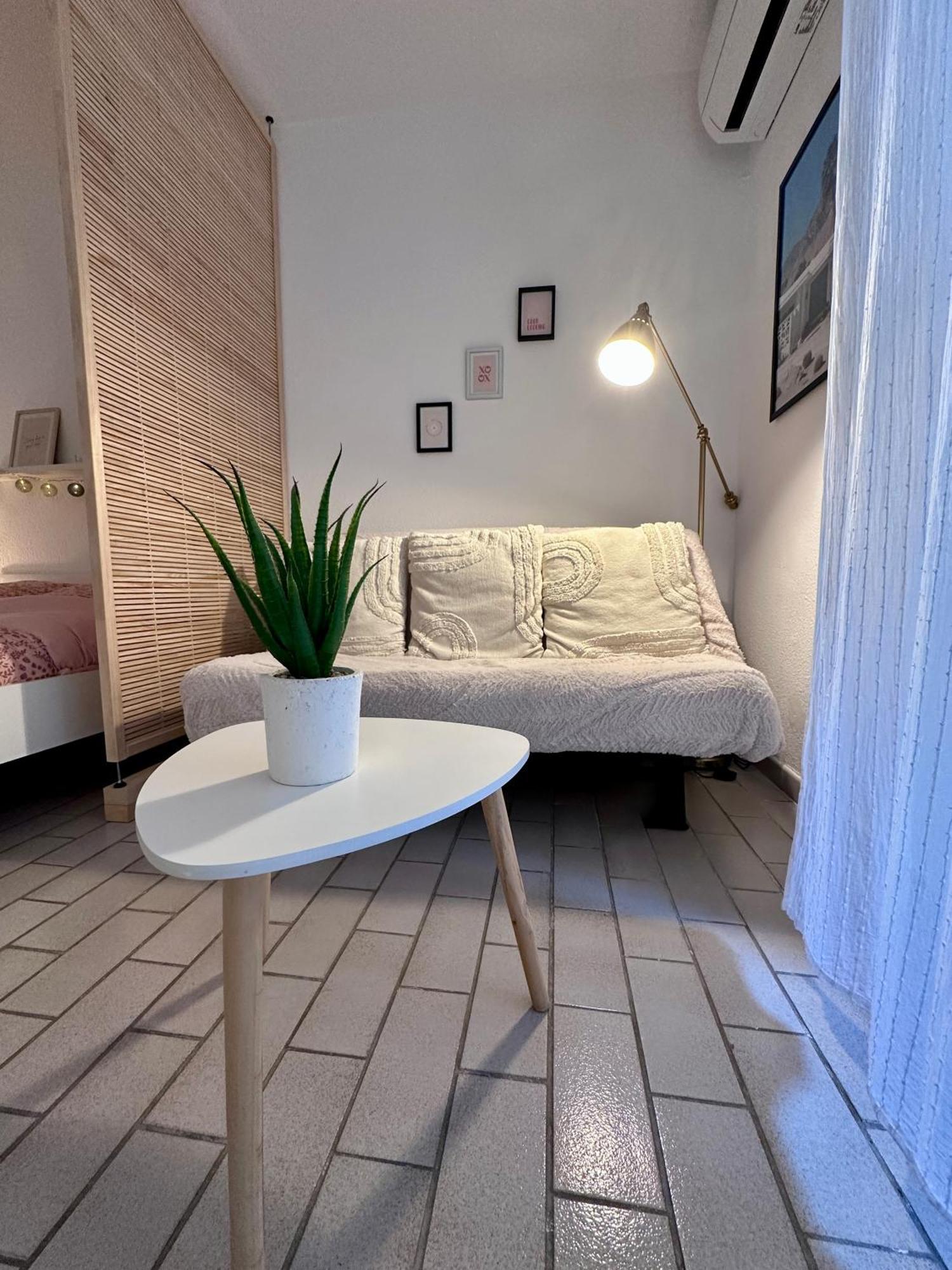 Studio Sur Le Port De Hyeres - A 2Min Des Plages, Clim & Balcon Eksteriør bilde