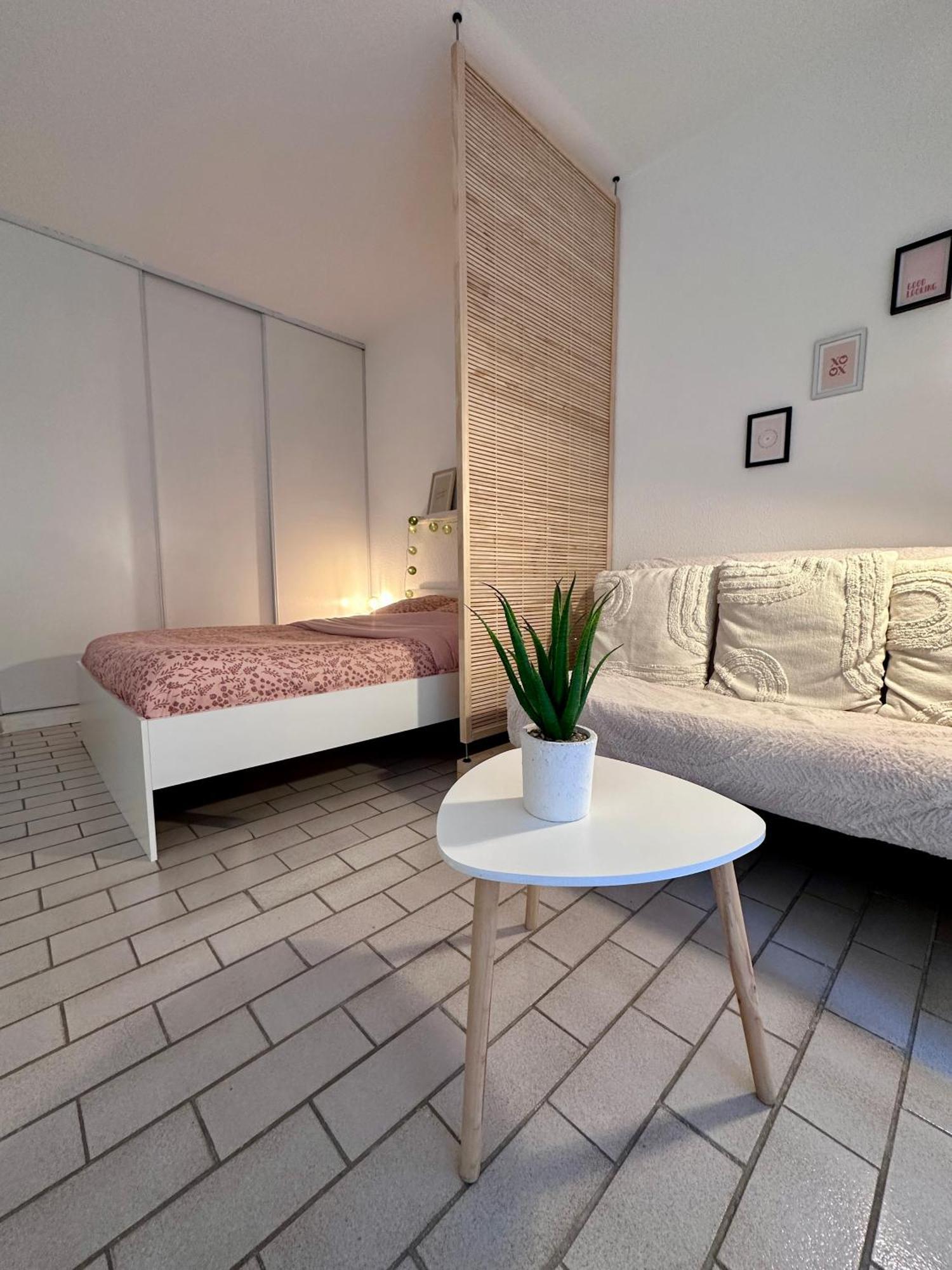 Studio Sur Le Port De Hyeres - A 2Min Des Plages, Clim & Balcon Eksteriør bilde